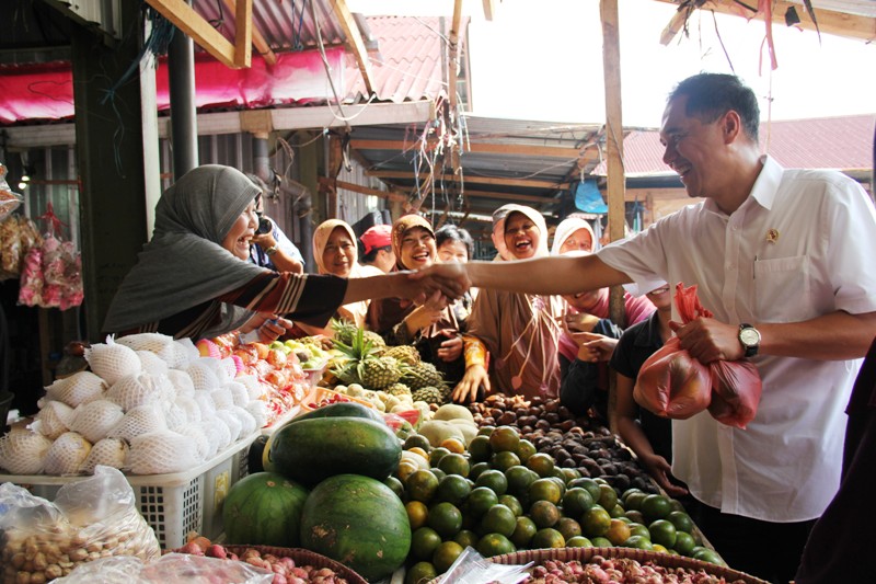 MEMPERDAG GITA WIRYAWAN RESMIKAN PASAR BOJA